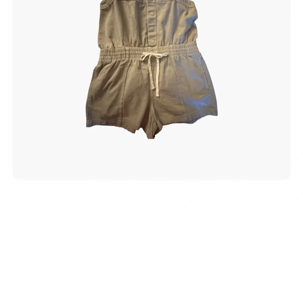 NEW-XL  threads XL Sleeveless Tan elastic waist Adjustable  Strap Romper